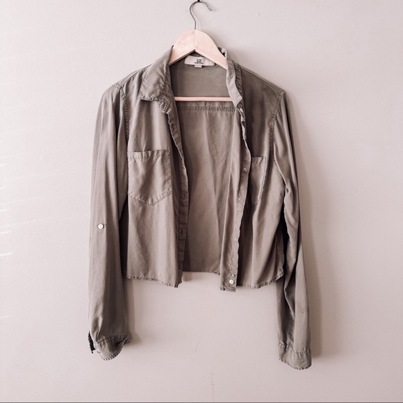 thread & supply soft button down cropped shirt - Picture 3 of 6